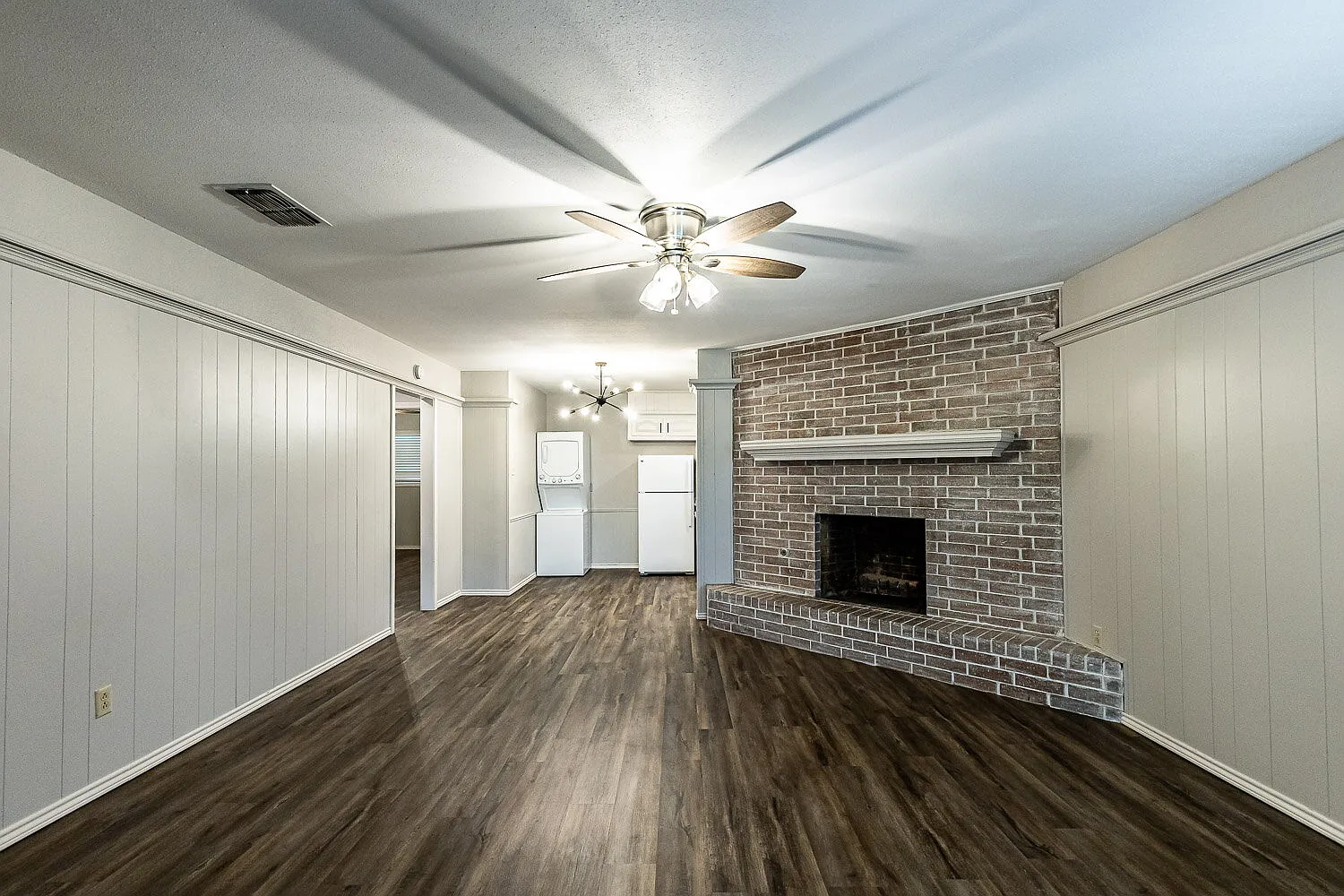 2 bed, 1.0 bath, 1221 sqft, $1,100 — Photo 3