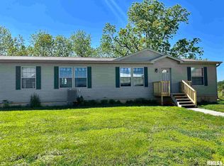 4206 210th St, Clinton, IA 52732