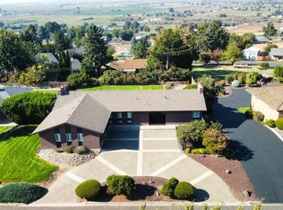 808 Skyline Dr, Sunnyside, WA 98944