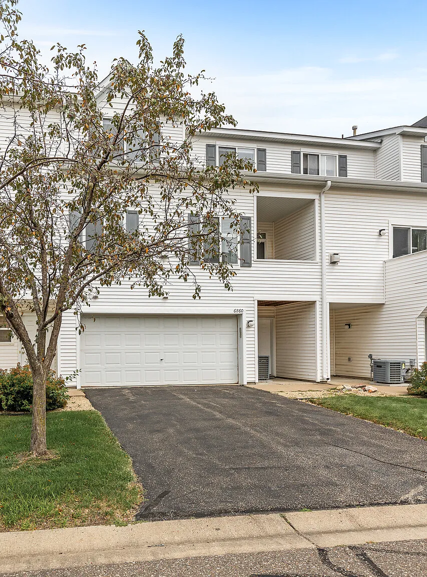 6860 Meadow Grass Ln S — Photo 2