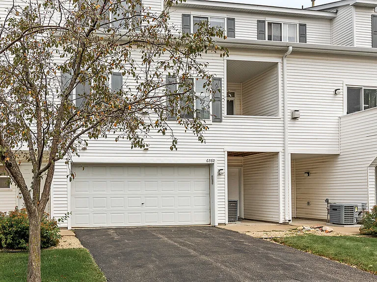 6860 Meadow Grass Ln S — Photo 2