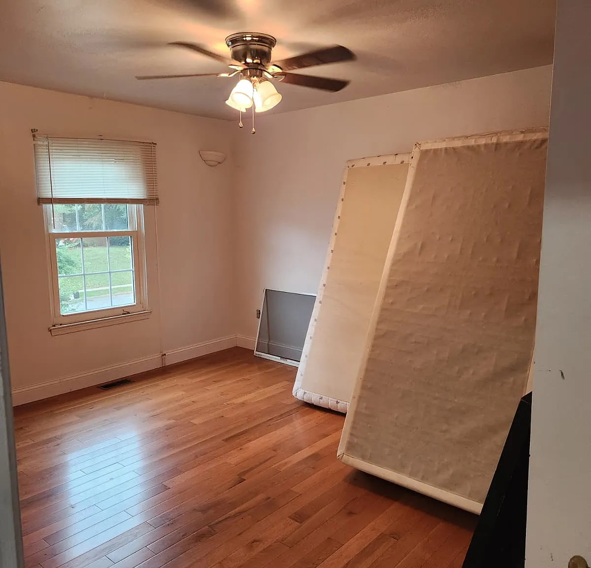 4 bed, 2408 sqft, $700 — Photo 2