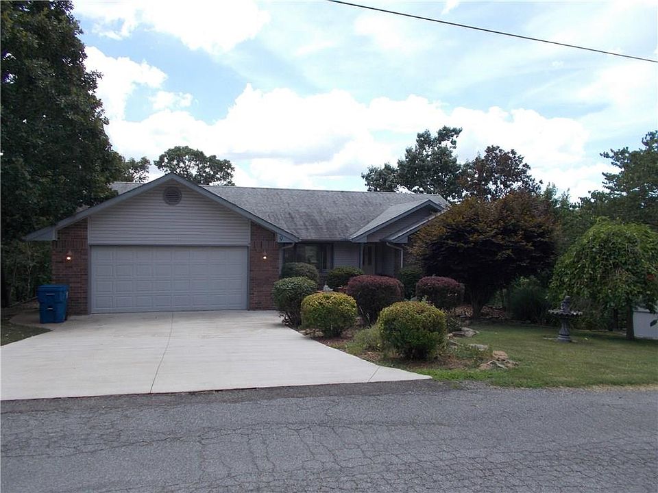 1st image of 9 Singleton Cir