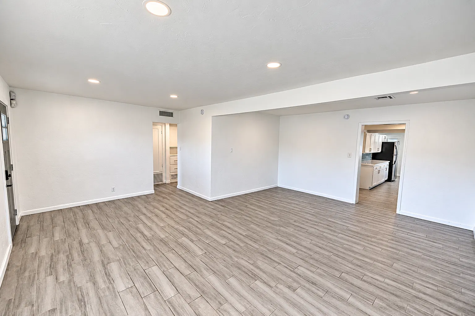 4 bed, 2.0 bath, 1639 sqft, $2,395 — Photo 3