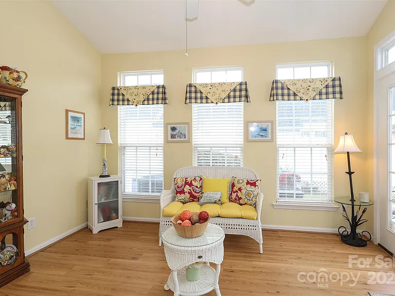 Horizon Cir — Photo 3