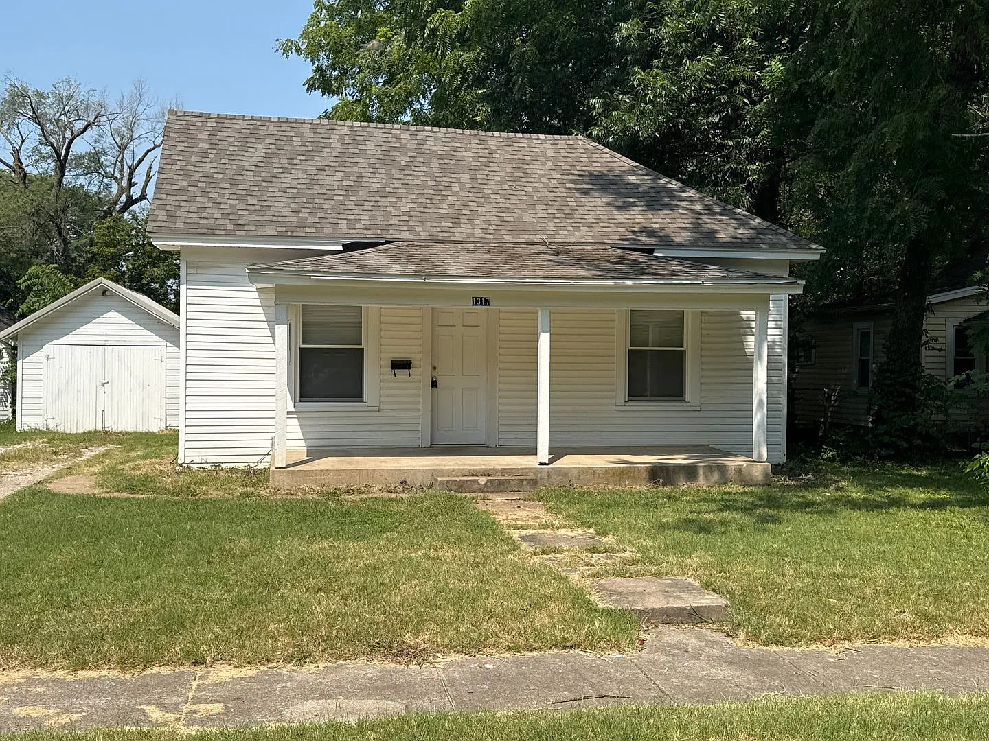 3 Bedroom 1 Bathroom home for $895! — Photo 1