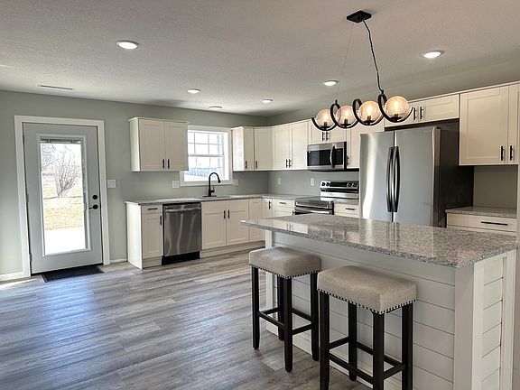 3rd image of 501 Maple Ln