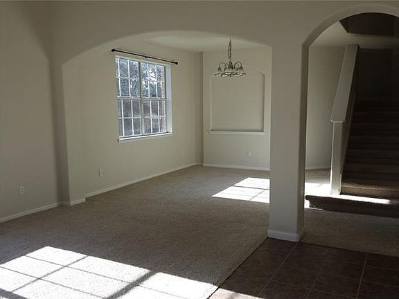 2nd image of 2400 Roseglen Dr