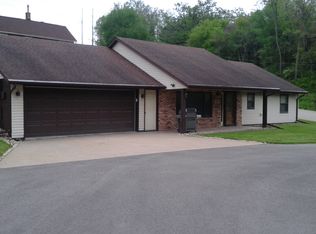 2025 Rockdale Rd, Dubuque, IA 52003