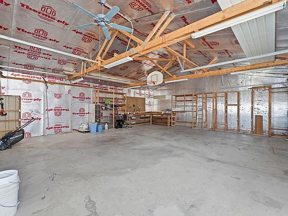 3rd image of 1330 Farrell Ln