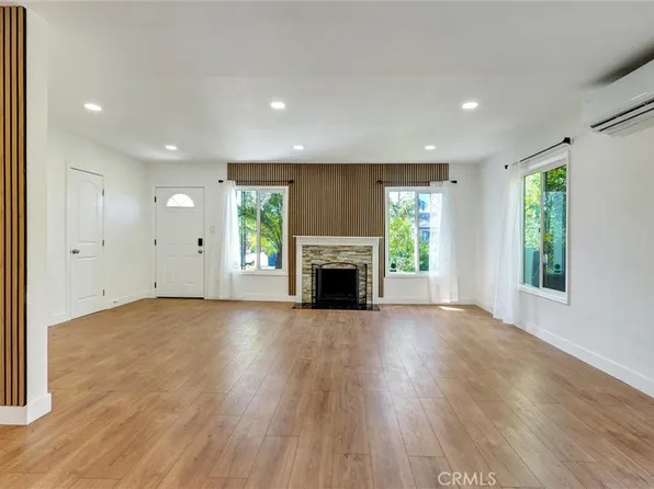 19549 Schoolcraft St, Reseda, CA 91335