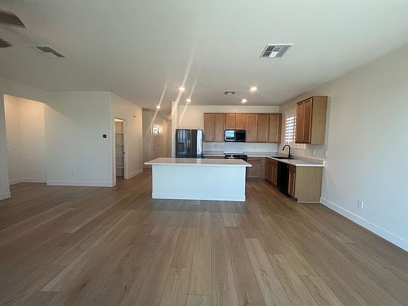 4th image of 8107 W Lane Ave