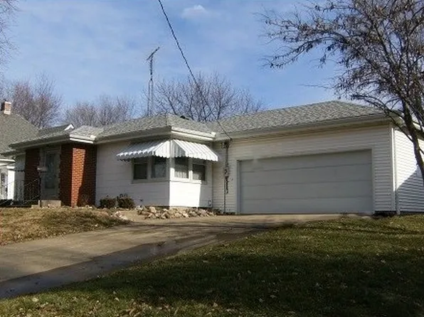 108 S Walnut St, Pana, IL 62557