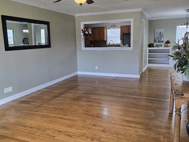 2408 W Kansas Ave — Photo 2