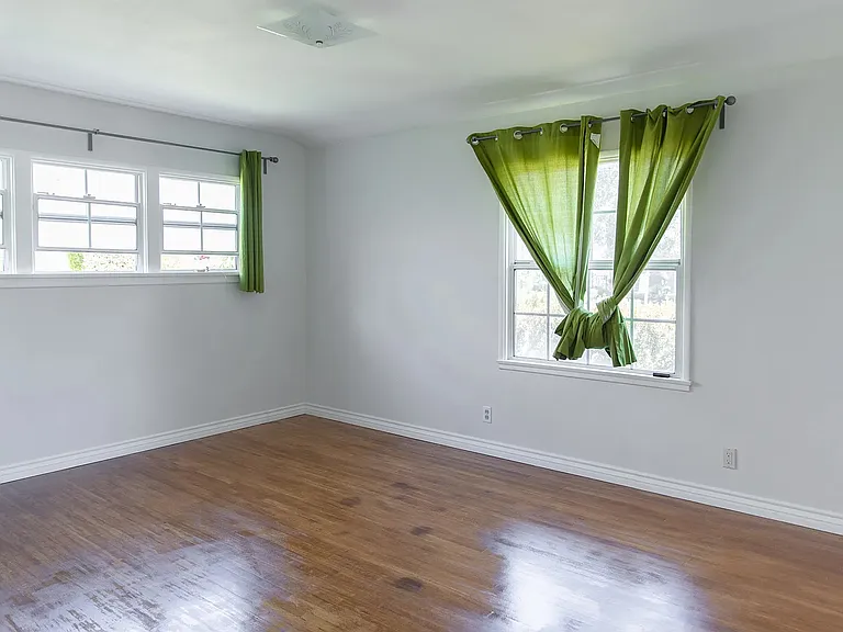 1661 Highland Oaks Dr — Photo 11