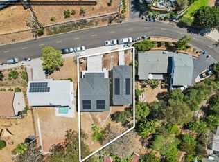 490 Lado De Loma Dr, Vista, CA 92083