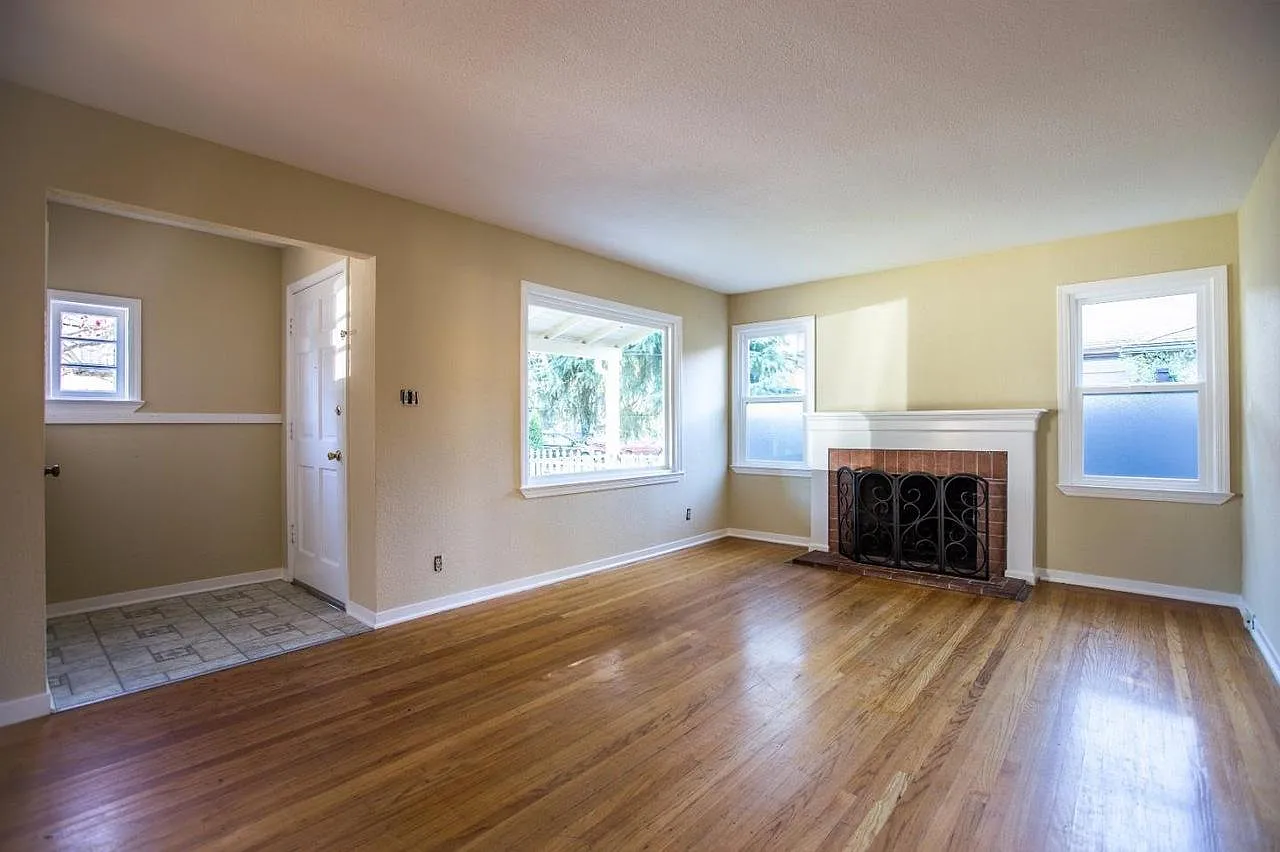 3 bed, 1000 sqft, $3,900 — Photo 4