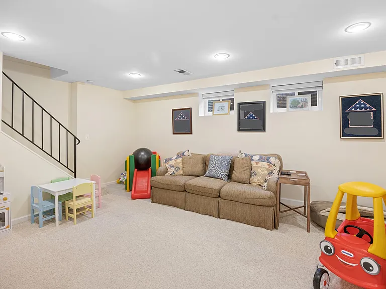 3203 S Stafford St — Photo 39