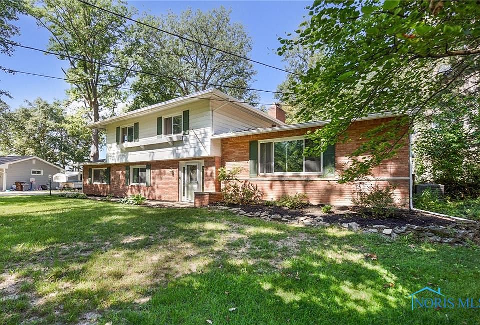 1st image of 26925 W Woodland Ct