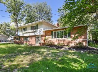 26925 W Woodland Ct, Millbury, OH 43447