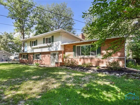 26925 W Woodland Ct, Millbury, OH 43447