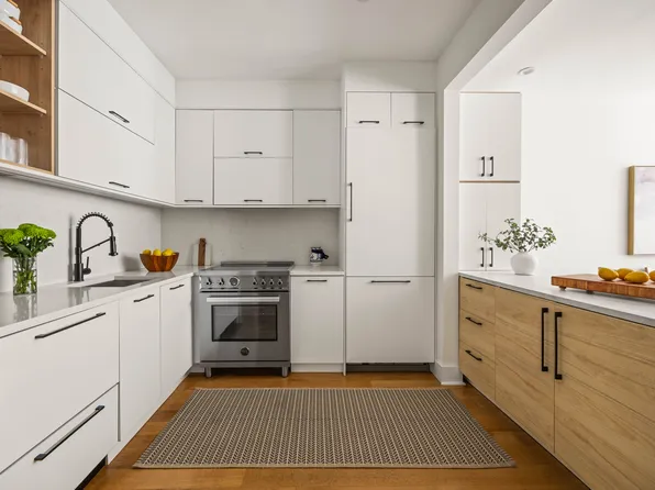 473 Bainbridge Street image 3 of 12