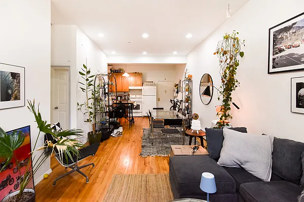 Rented by The Agency | media 4