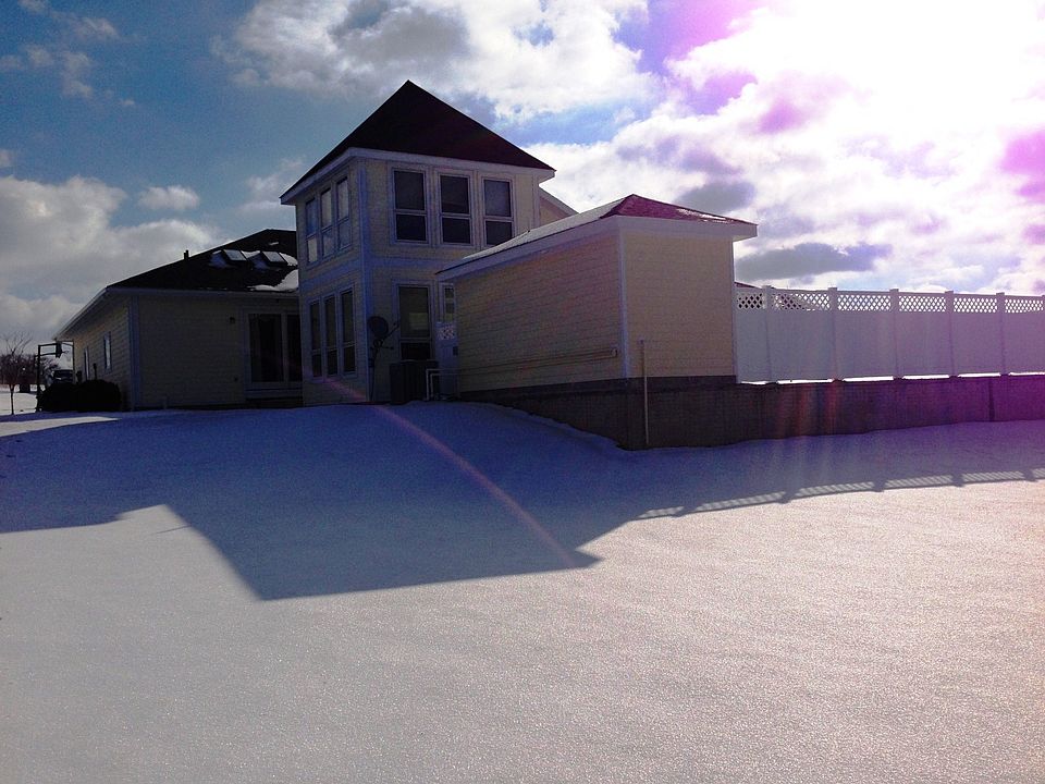 Rear Exterior Pool Side