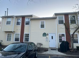 1422 Wyndham Cir #105, Palatine, IL 60067