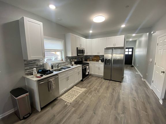 2nd image of 308 S Lodge Ln