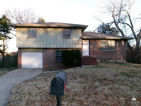 832 Dondee Dr, Manhattan, KS 66502