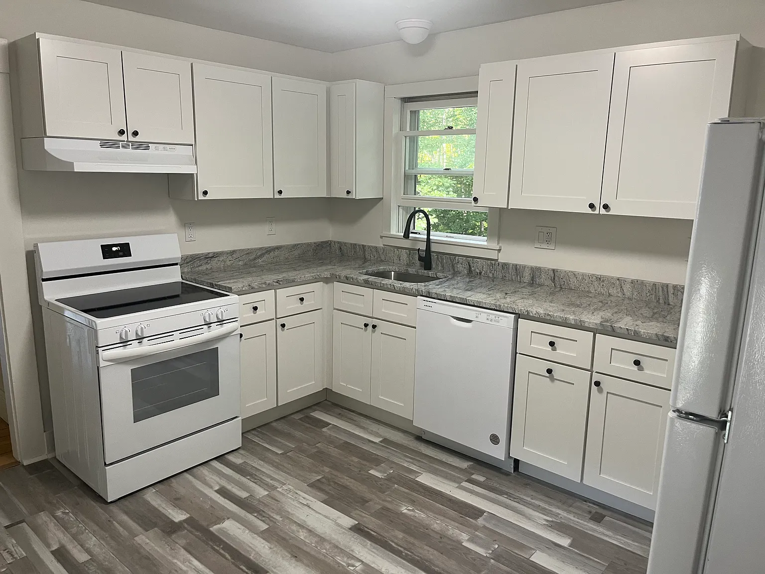 2 bed, 850 sqft, $1,800 — Photo 4