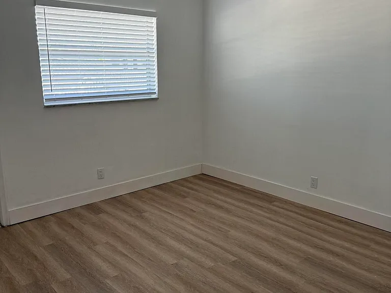1400 NE 55th St #206 — Photo 13