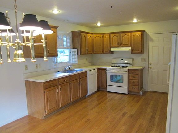 5th image of 53851 Arrowwood Dr