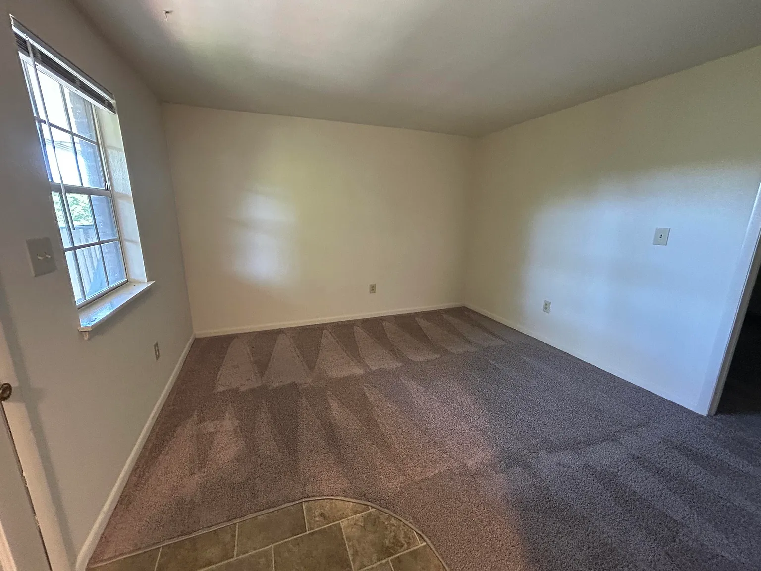 1 bed, 1.0 bath, 700 sqft, $895 — Photo 2