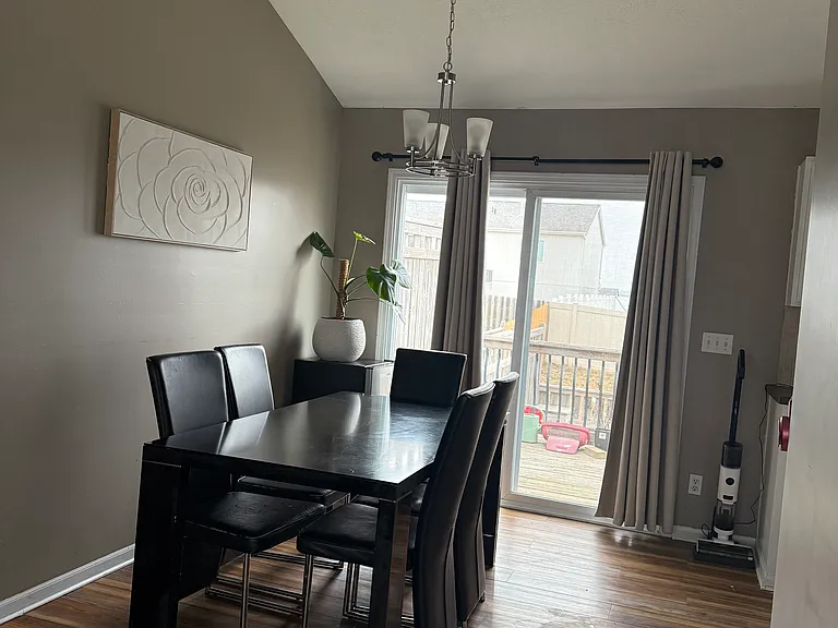 10814 Potter St — Photo 3