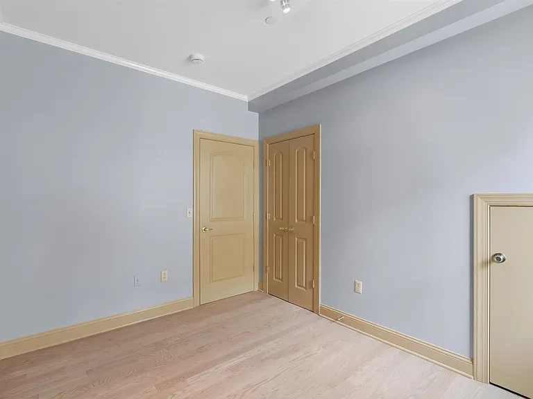 21 Saint Pauls Ave #1 — Photo 16