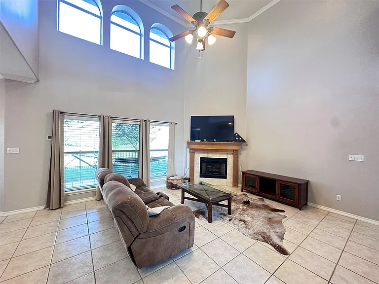 6321 Oso Pkwy — Photo 4