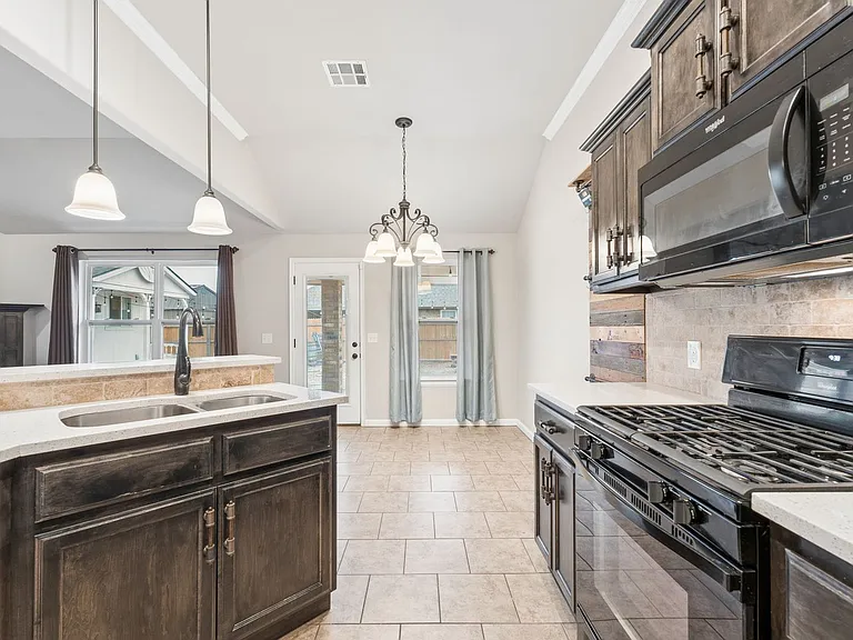 1751 Lexington Ct — Photo 14