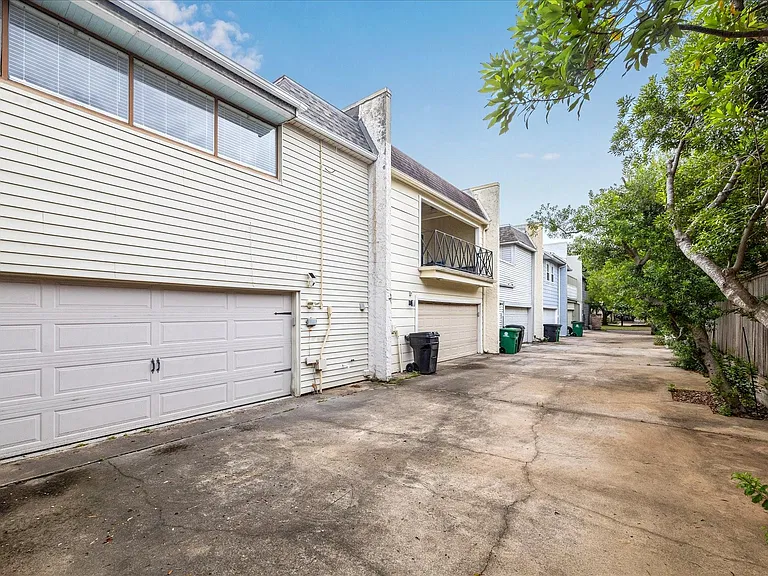 2511 Commonwealth St — Photo 30