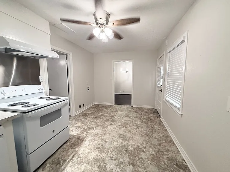 832 S Anderson St — Photo 6