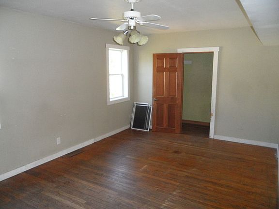 4th image of 1025 Clay St