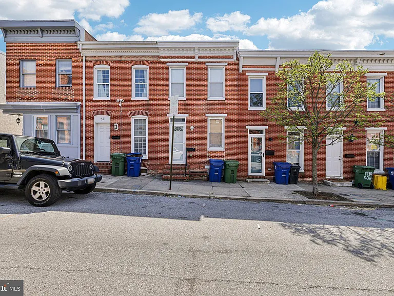 49 E Heath St — Photo 1