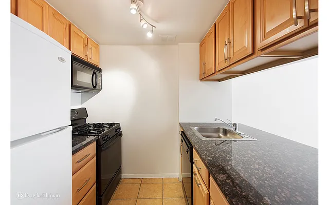 Rented by Douglas Elliman | media 10