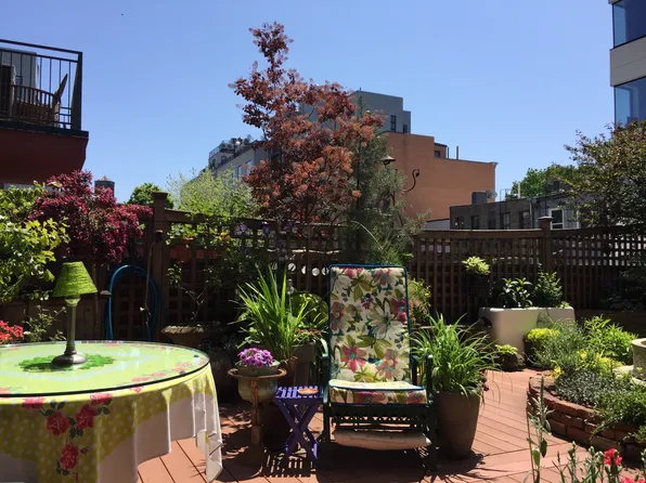 607 Manhattan Avenue image 16 of 16