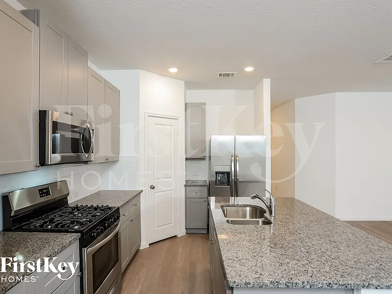 9246 Landa Fls — Photo 4
