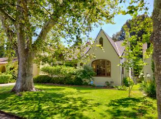 2627 Land Park Dr, Sacramento, CA 95818
