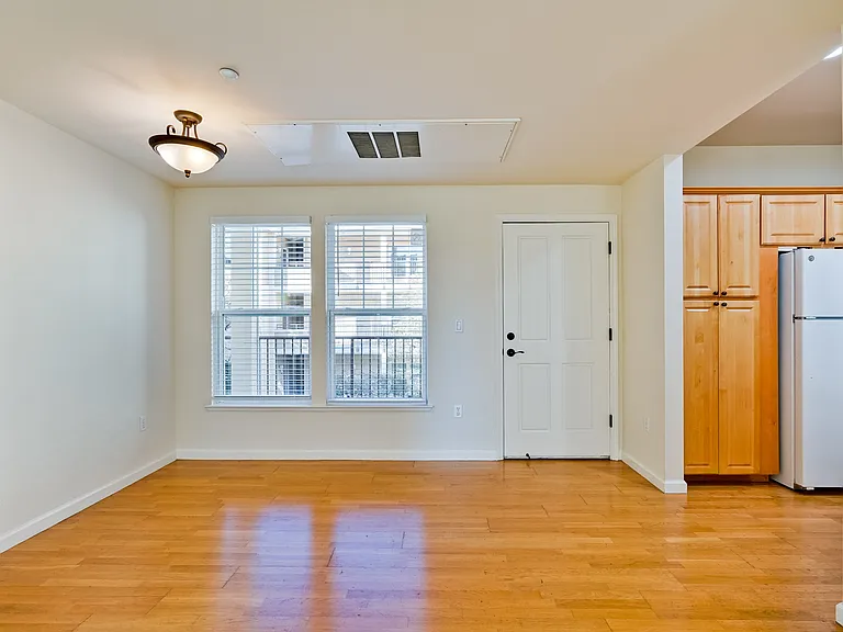Encinal Place Apartments — Photo 24