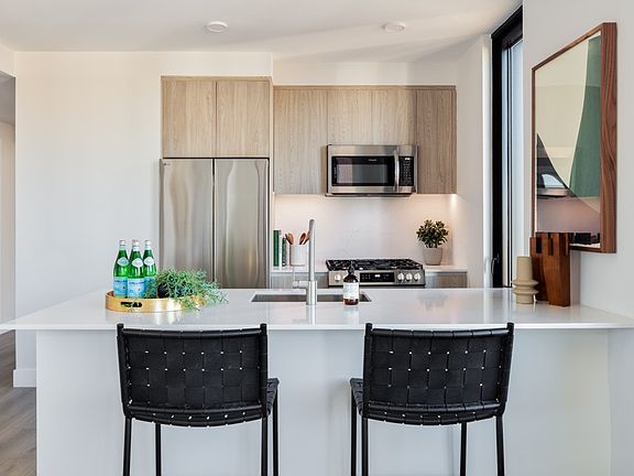 4th image of 54 Crown St #709