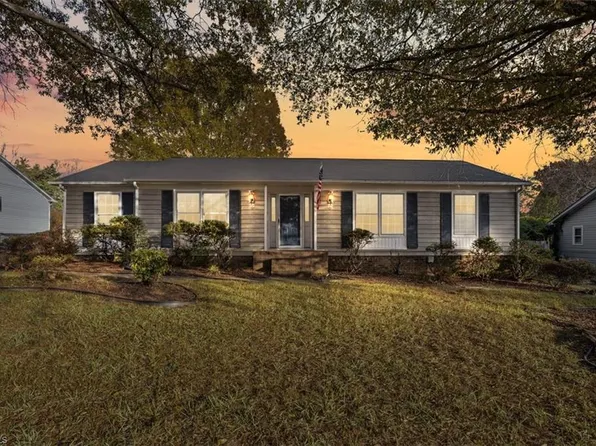 5 Sage Brush Ct, Greensboro, NC 27409